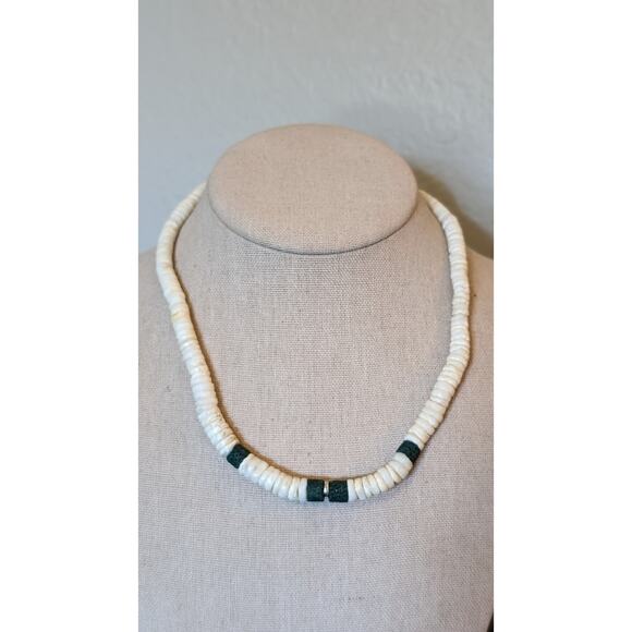 Vintage Puka Shell Green Bead 15" Necklace - Picture 6 of 6